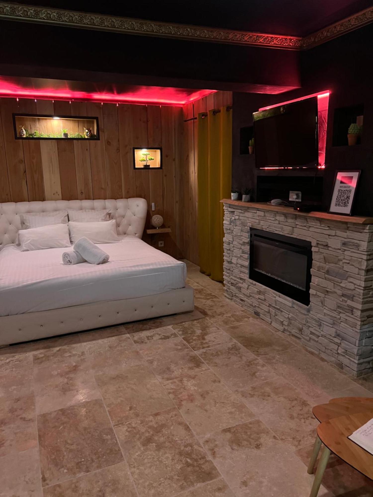 Leves Le Lodge Des Charmes 5 Etoiles מראה חיצוני תמונה