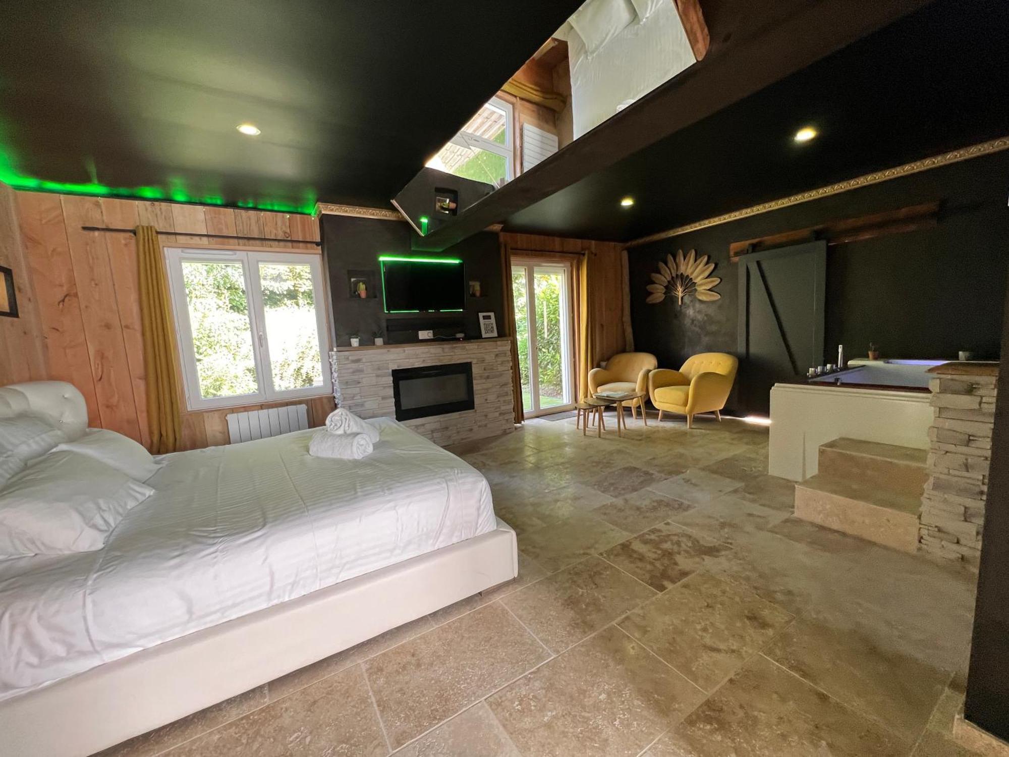 Leves Le Lodge Des Charmes 5 Etoiles מראה חיצוני תמונה