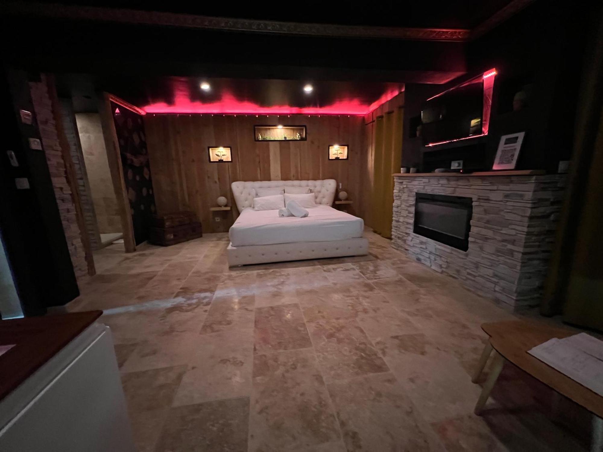 Leves Le Lodge Des Charmes 5 Etoiles מראה חיצוני תמונה
